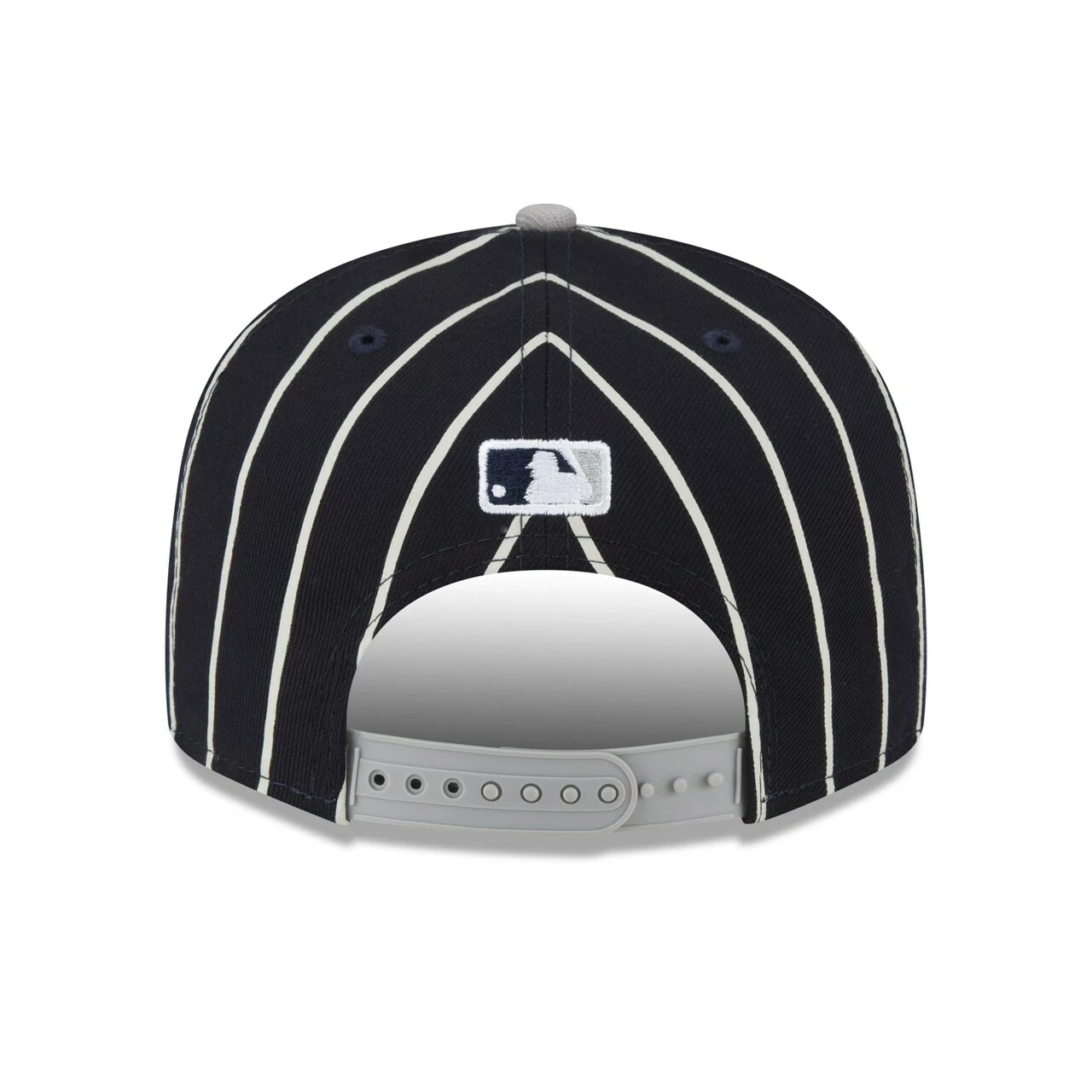 Men's New York Yankees New Era Navy/Gray City Arch 9FIFTY Snapback Hat - Image 4