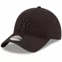 Men's New York Yankees New Era Black On Black Core Classic 2.0 9TWENTY Adjustable Hat