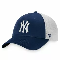 Men's New York Yankees Fanatics Branded Navy/White Core Structured Trucker Snapback Hat